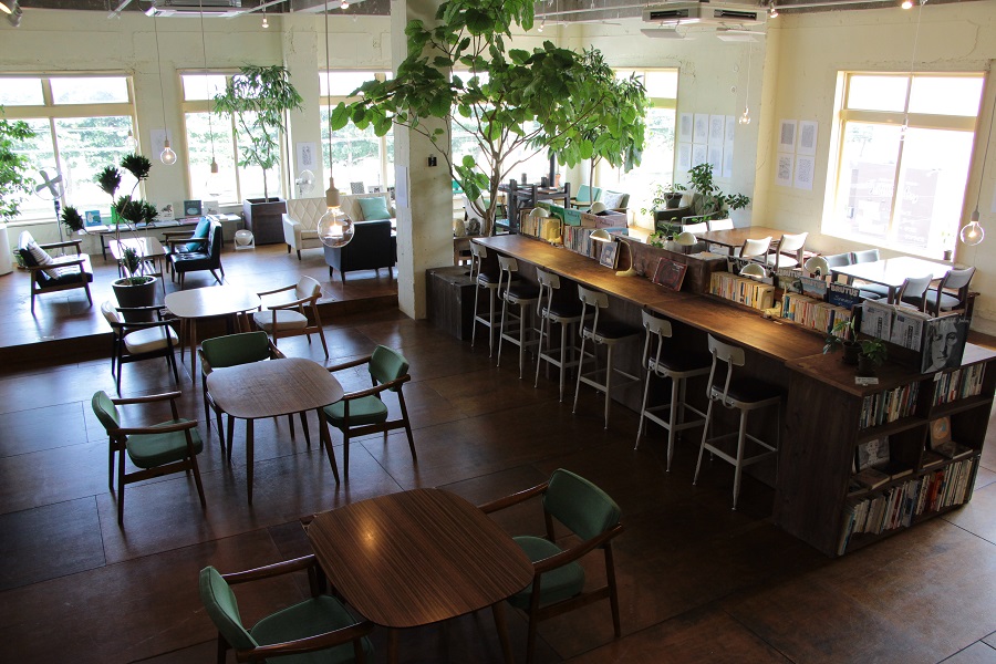 CAFE UNIZON 沖縄文化食堂の内観