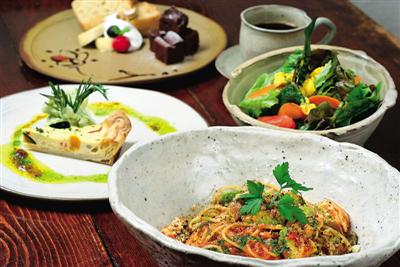 お好みのパスタor本日のリゾットに前菜、サラダ、デザート付き