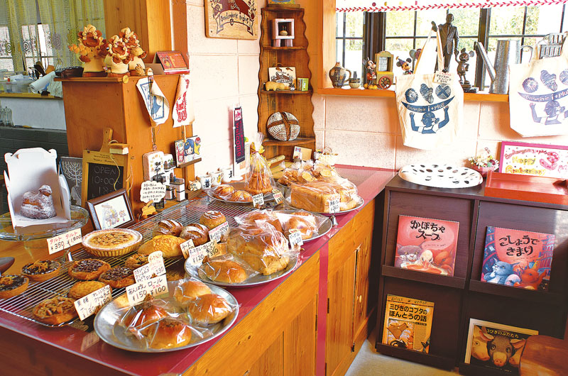 暑い沖縄に合わせた季節限定パンや県産食材を使ったパン 暑い沖縄に合わせた季節限定パンや県産食材を使ったパン