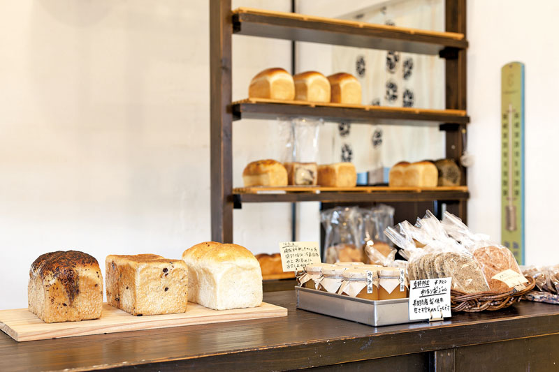 食ぱんは常時15種類がラインアップ 食ぱんは常時15種類がラインアップ