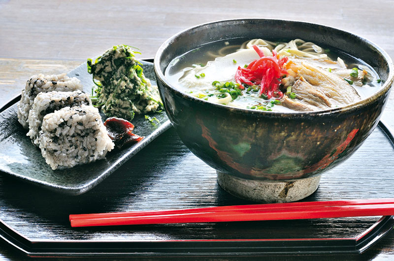 意外に男性に人気。さっぱりした味わいの「そばセット」 意外に男性に人気。さっぱりした味わいの「そばセット」