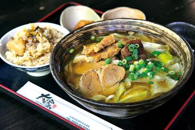 やんばる島豚を贅沢に使った「アグー肉そばセット」