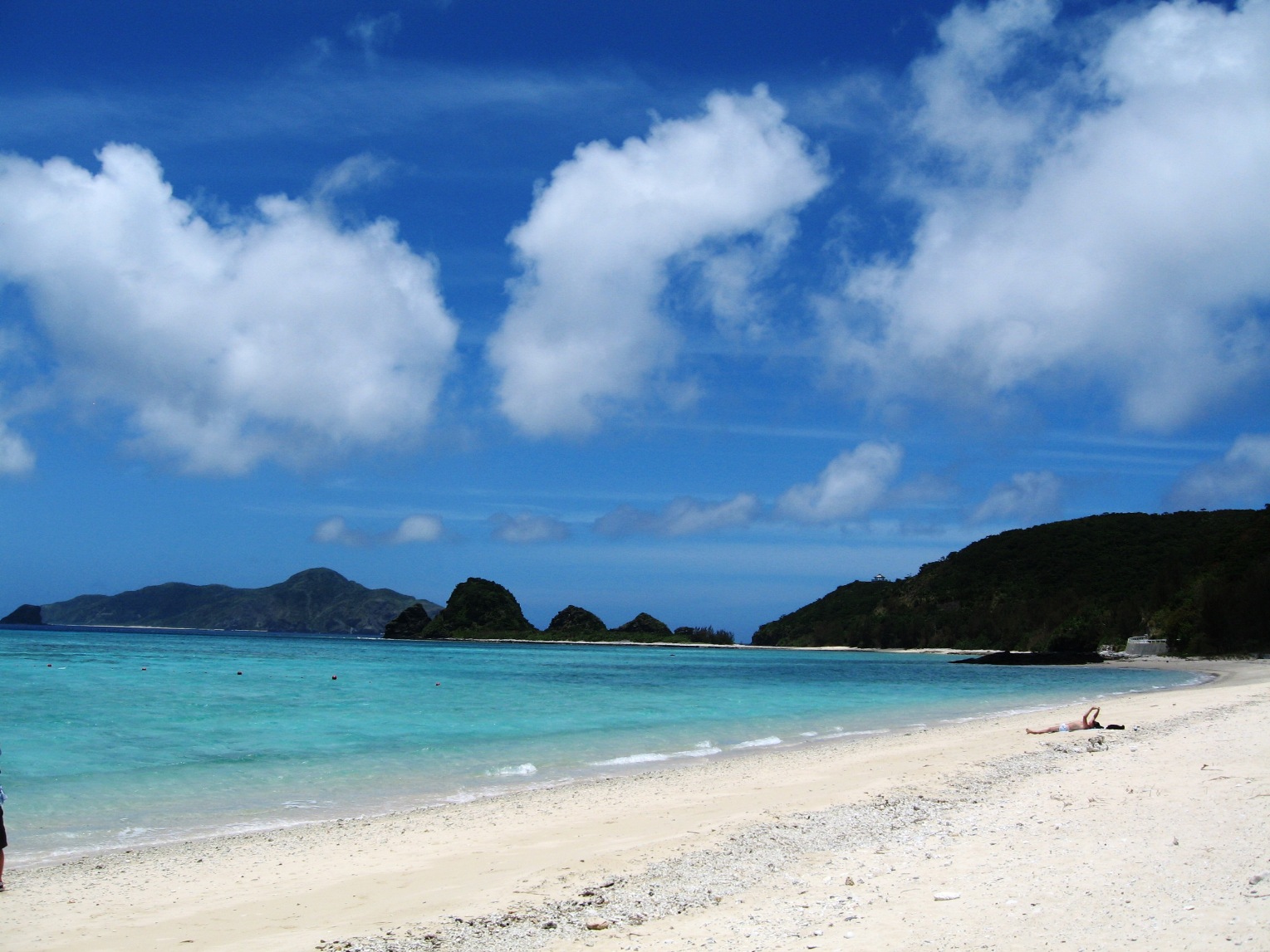 写真提供:座間味村観光協会 阿真ビーチ