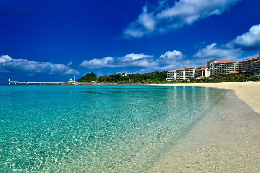 高級リゾートのビーチで、ぜいたくな気分を味わってみては? ブセナビーチ