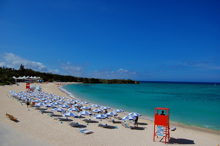 県内でも有数の透明度を誇る天然ビーチ ニライビーチ