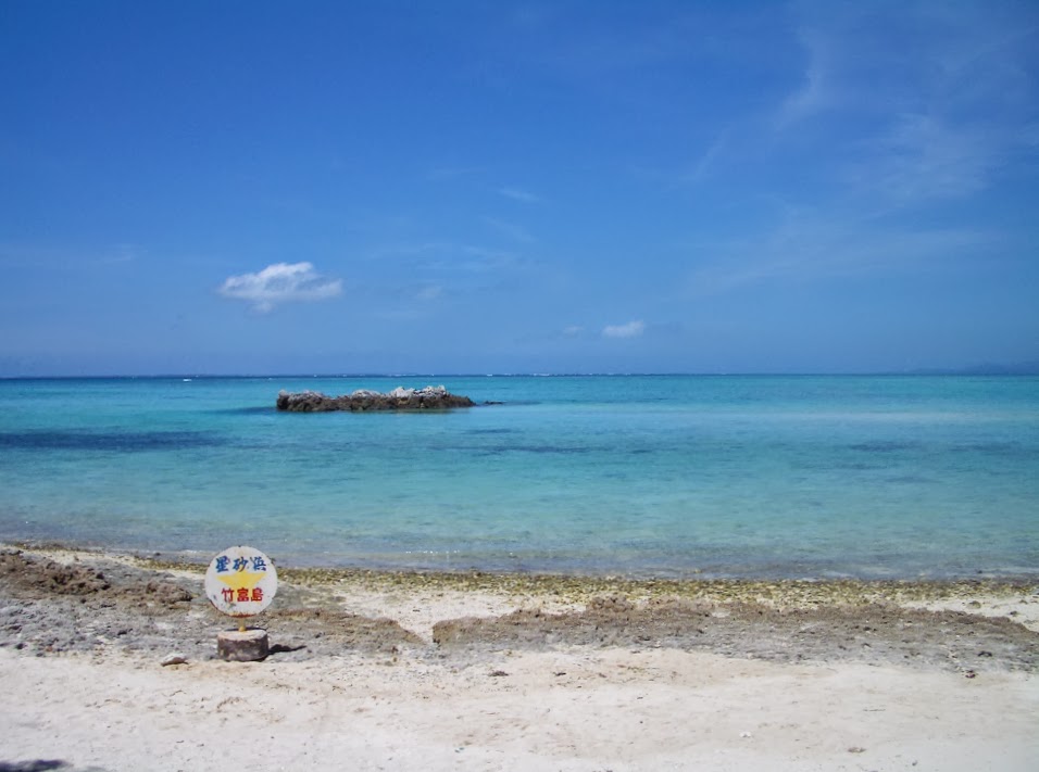 星の砂を探しながら、のんびり過ごすのがおすすめ カイジ浜