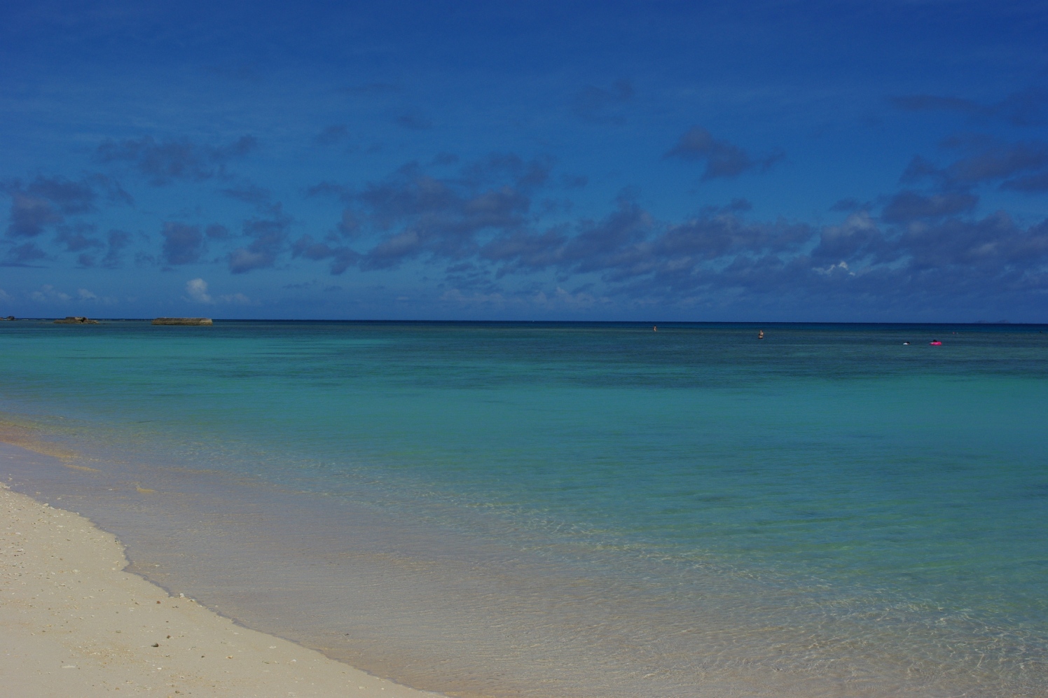 「ハテルマブルー」と呼ばれる海の碧さ 「ハテルマブルー」と呼ばれる海の碧さ