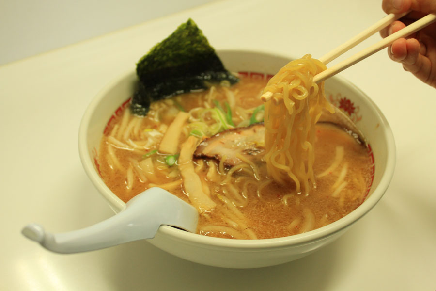 店主・柿崎さんのおすすめは味噌ラーメン