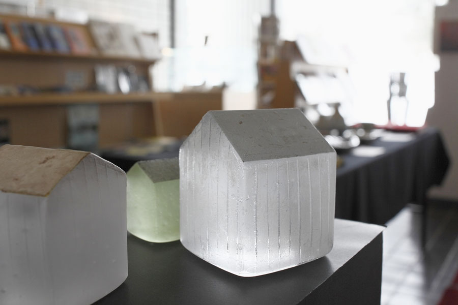 世界現代ガラス展受賞作をモチーフにした扇田克也氏の作品 扇田克也氏の作品