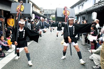 時代装飾に身を包んだ「西国筋郡代着任行列」