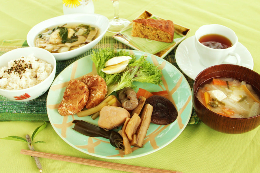 文字通り“とれたてほやほや”の野菜が調理される
