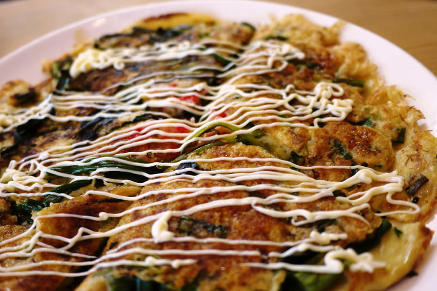 宇佐名産の味一ねぎをふんだんに使用した「ねぎ焼き」
