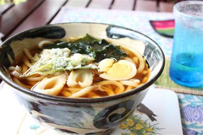 さっぱりとした味わいの「小春うどん しょうゆ味」