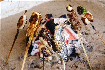 焦げたみその香りが食欲をそそる「高森田楽」