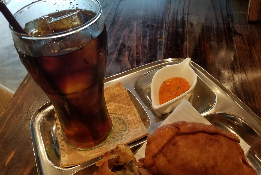 カレーパイセット。単品でテイクアウトもできます