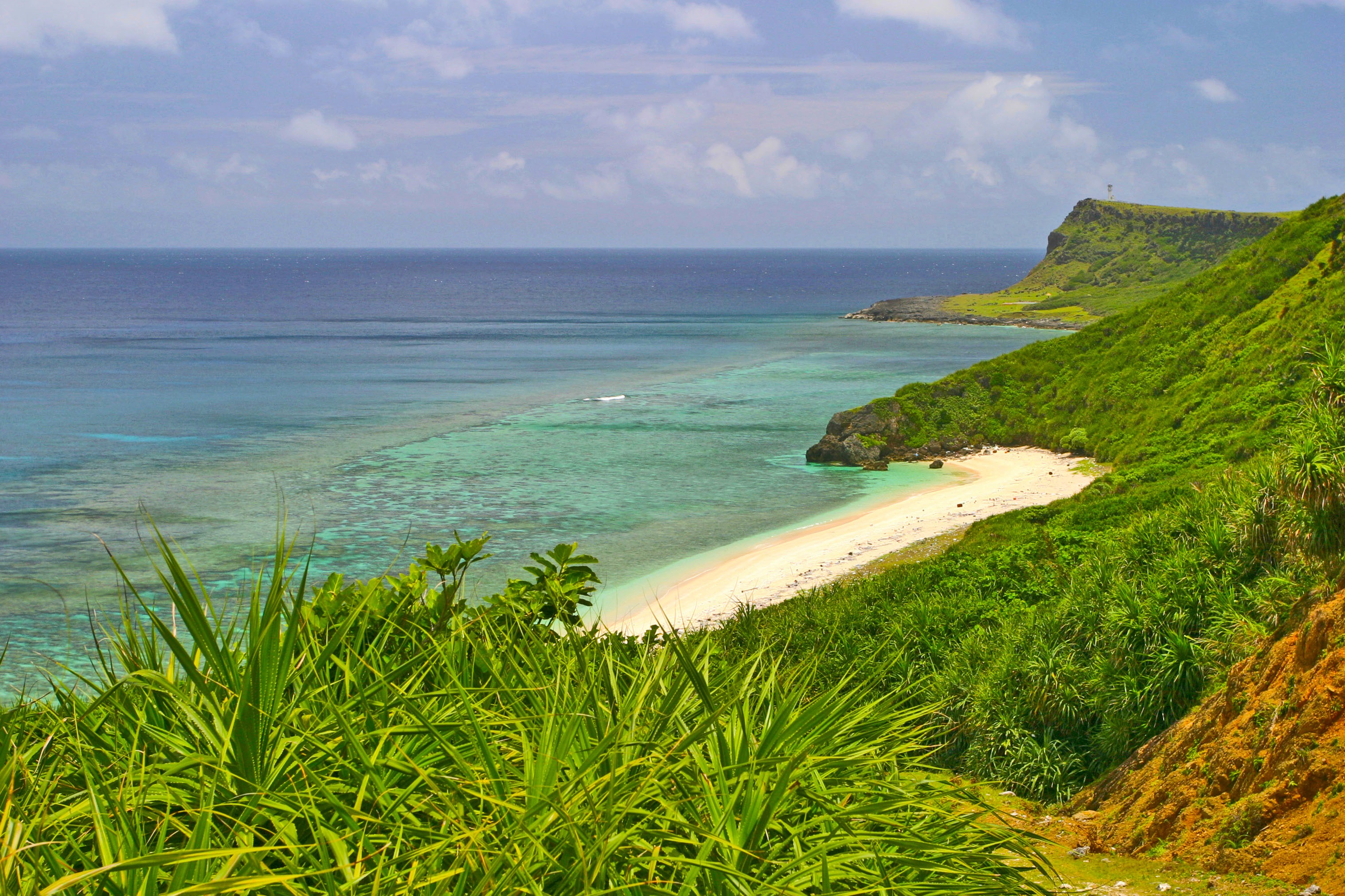 ツァ浜とは隣り合うまるで双子のように似ている浜である。写真:富山 義則 与那国島・ウブドゥマイ浜