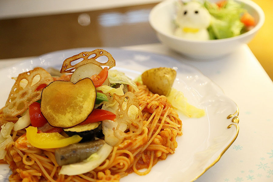 食材、器に趣向を凝らした「カフェ スノーナ」