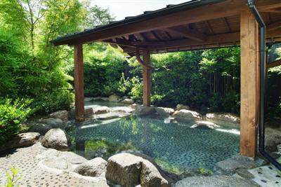 落ち着いた雰囲気の「湯の蔵」の大露天風呂