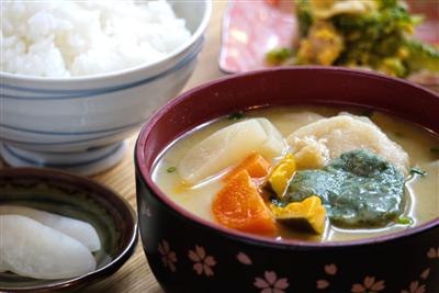 地元のお母さんたちが作る「だっこひゃーご」のだご汁