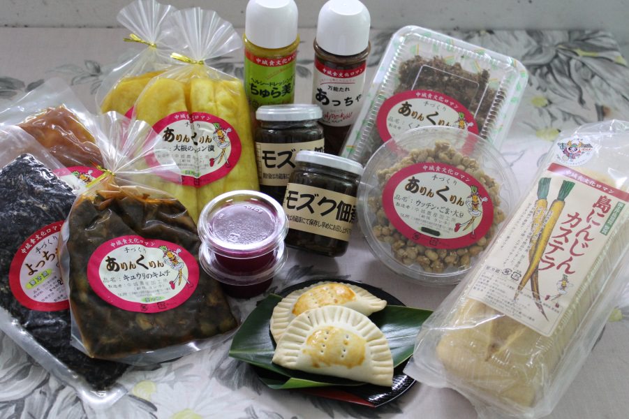 「島にんじんカステラ」600円、島ニンジンドレッシング「ちゅら美人」380円など 「島にんじんカステラ」600円など