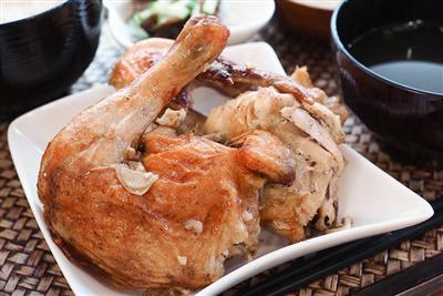 手づかみでワイルドに食べたいチキン