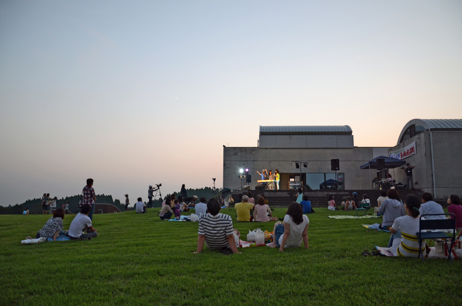 毎年8月開催の「スターフェスタ」では、降り注ぐような星空が 毎年8月開催の「スターフェスタ」では、降り注ぐような星空が