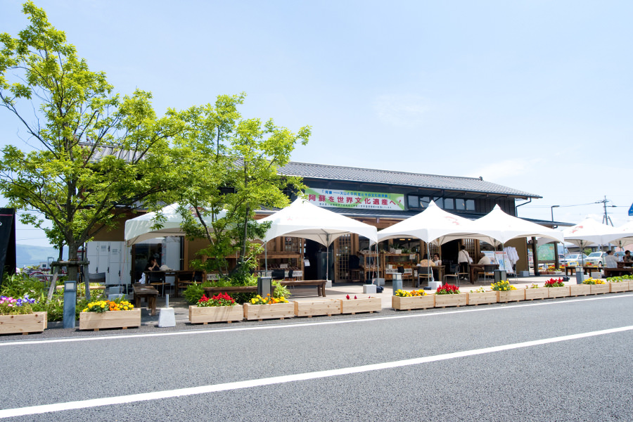「道の駅」には地元で採れるフルーツや野菜を使ったご当地ソフトも 道の駅には地元で採れるフルーツや野菜を使ったご当地ソフトも
