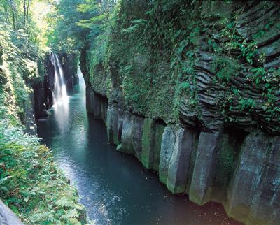神秘的な高千穂峡の様子