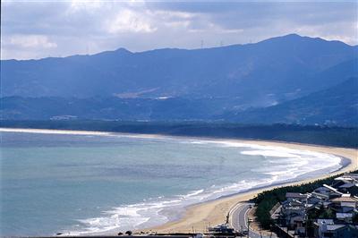 唐津までの道のりは美しい海岸線が続く