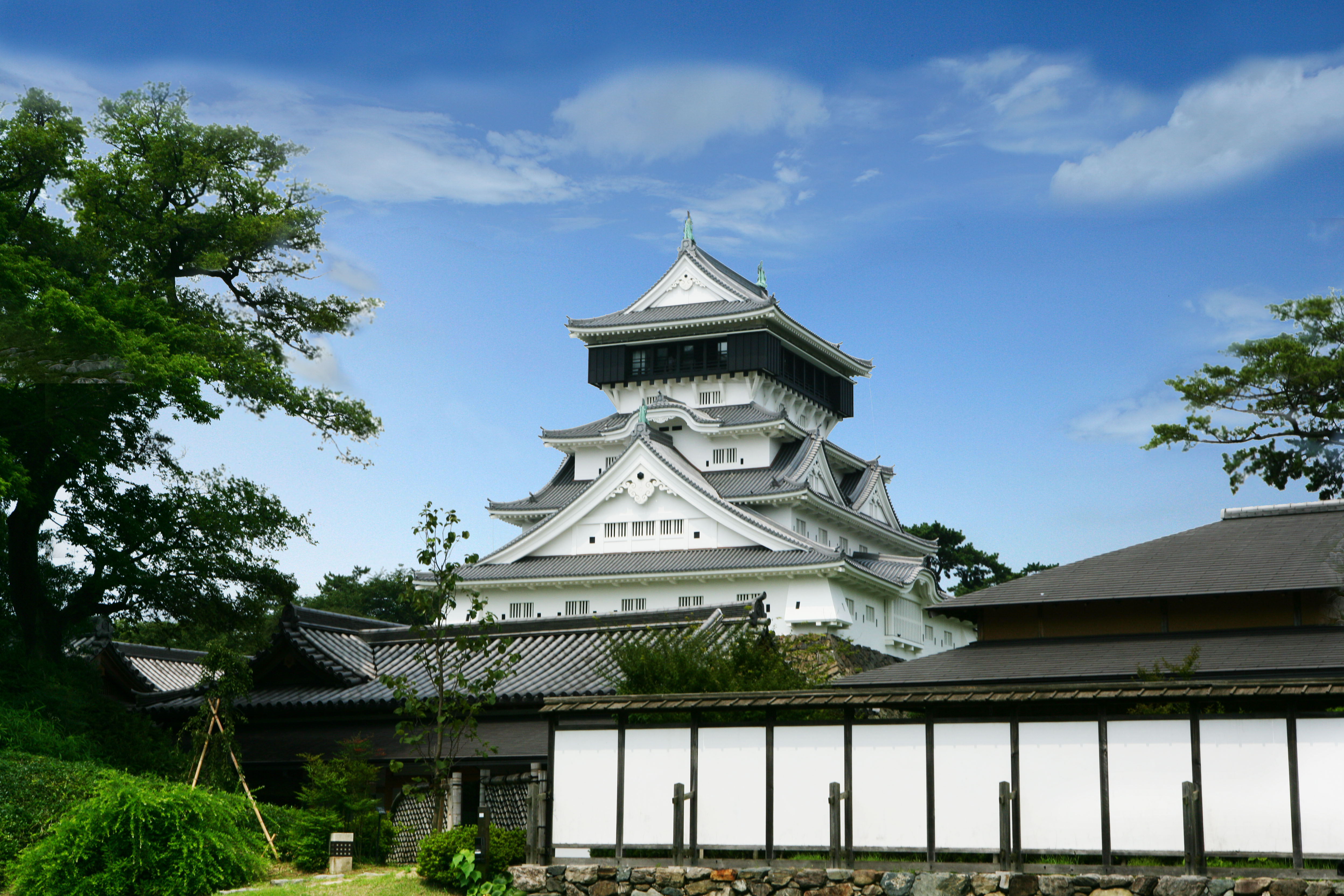 小倉城へは北九州都市高速の勝山ICを降りたらすぐ 小倉城へは北九州都市高速の勝山ICを降りたらすぐ