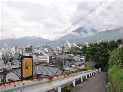 みはらし坂から望む別府の鉄輪温泉の風景