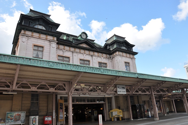 レトロな街並みを代表する門司港駅の建物 レトロな街並みを代表する門司港駅の建物