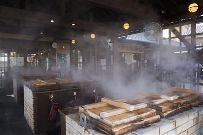 別府の鉄輪温泉名物といえば、地獄蒸し料理