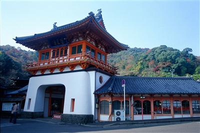 武雄温泉のシンボルである楼門