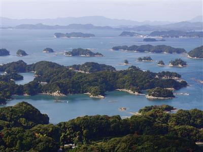 佐世保市内から望む九十九島の様子　提供：（社）長崎県観光連盟