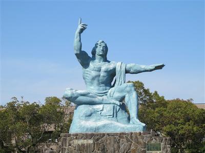 道中には平和公園など、長崎の有名観光スポットが点在