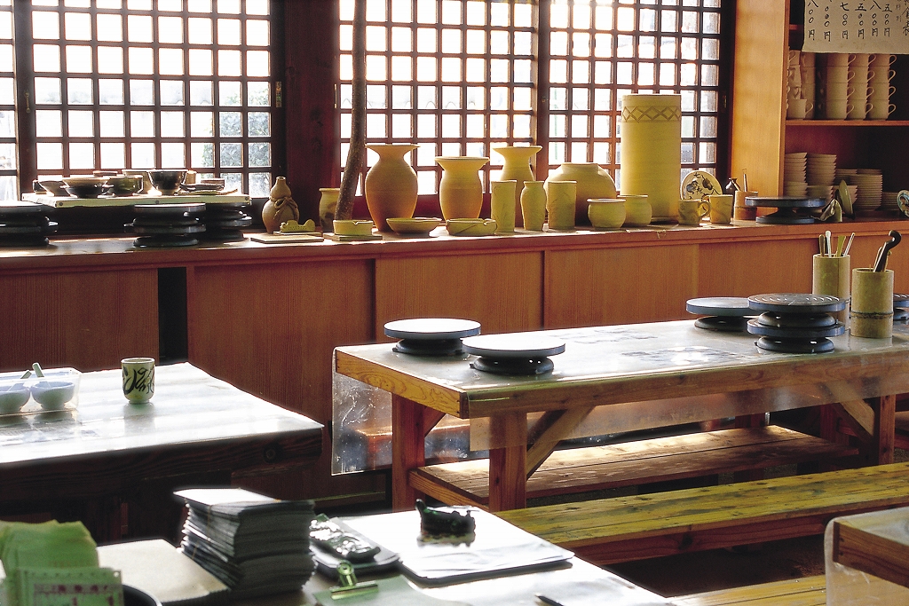 伊万里焼の魅力を存分に楽しもう (写真提供/(一社)佐賀県観光連盟) 伊万里焼の魅力を存分に楽しもう