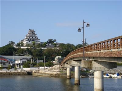 風光明媚な玄界灘に面した唐津城