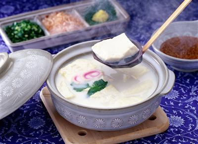 嬉野温泉名物の温泉湯豆腐も楽しみたい