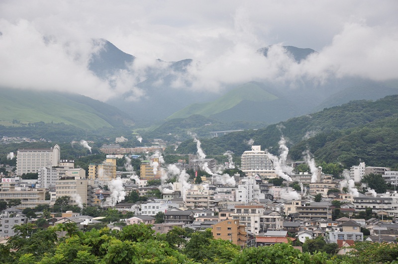 湯けむりたなびく別府の町 湯けむりたなびく別府の町