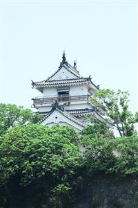 伊予灘に面した杵築城は空港から約20分