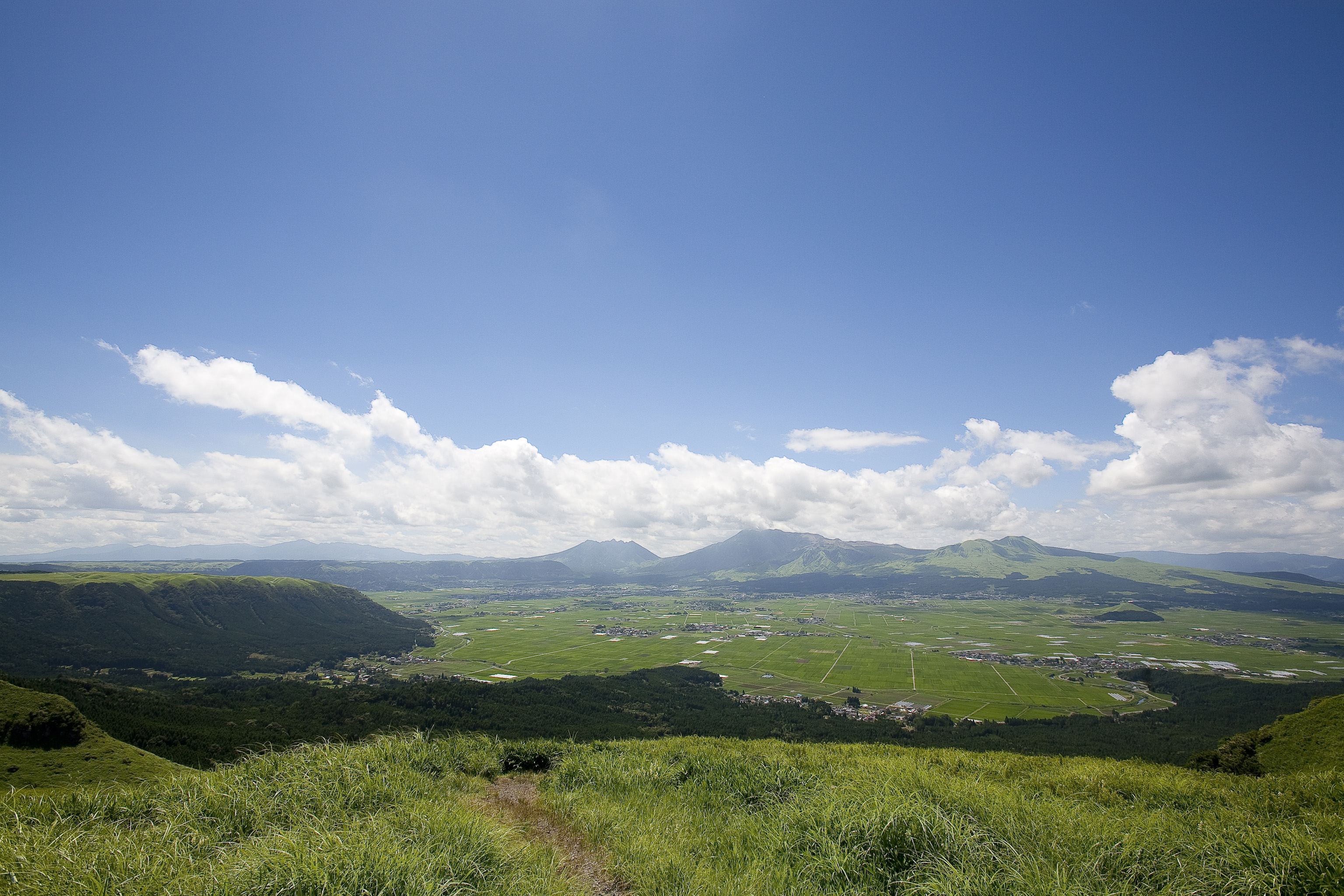 大観峰から眺める阿蘇五岳は絶景だ 大観峰から眺める阿蘇五岳は絶景だ
