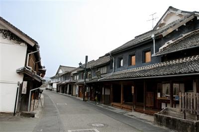 宿場町風情が色濃く残る山鹿の豊前街道
