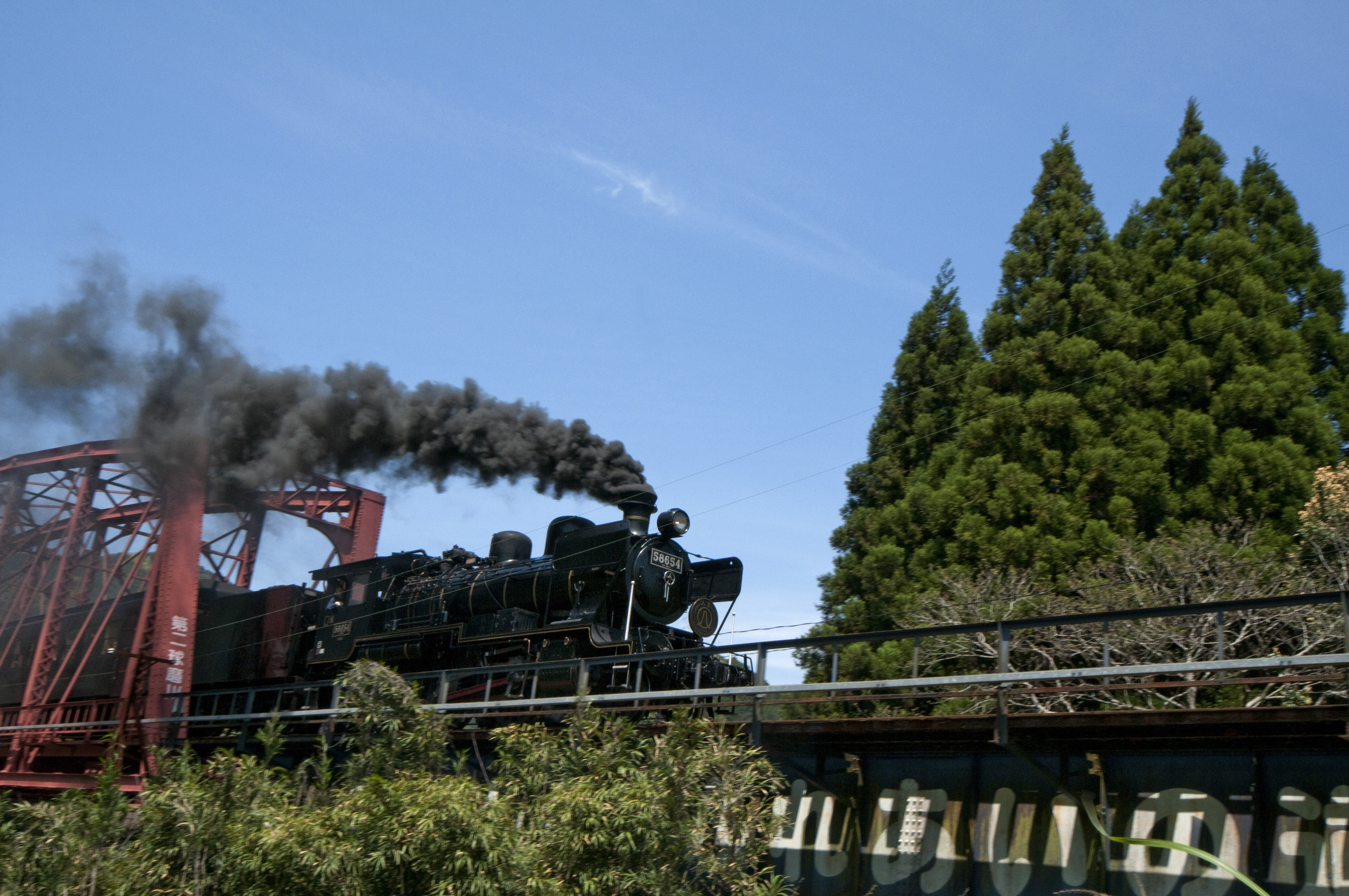 力強く肥薩線を駆け抜けるSL人吉 力強く肥薩線を駆け抜けるSL人吉