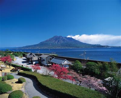 錦江湾沿いに広がる仙巌園。雄大な桜島が一望できる
