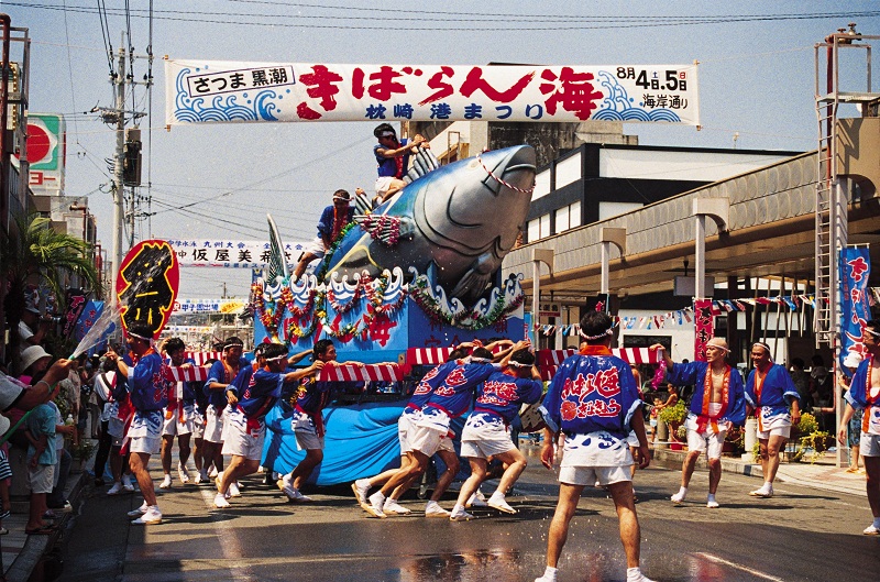 毎年夏に開催されている枕崎の港まつり (写真協力/公益社団法人 鹿児島県観光連盟) 毎年夏に開催されている枕崎の港まつり
