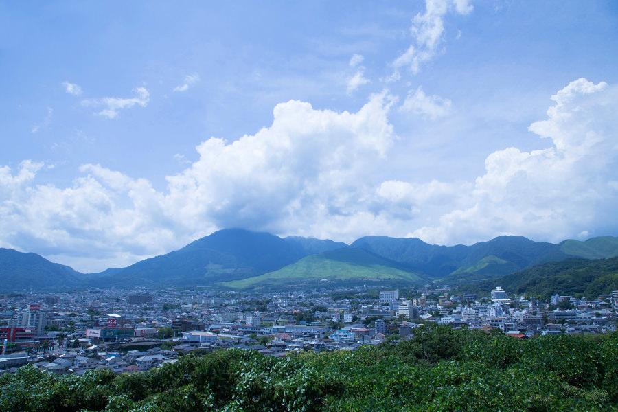 遠くまで湯けむりが上がっているのが眺められる湯けむり展望台からの絶景 遠くまで湯けむりが上がっているのが眺められる湯けむり展望台か
