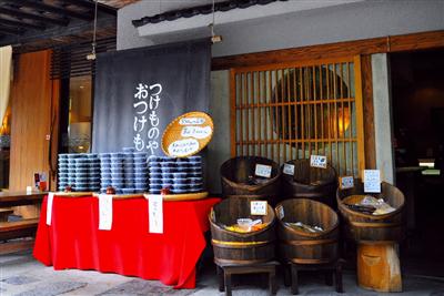 素材の持ち味を生かした漬け物がずらりとそろう「平野商店」