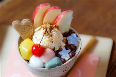 もちもち白玉にアイスがとろける「白玉っ子パフェ」