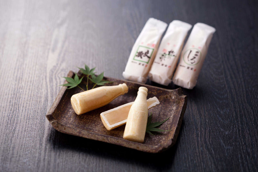 一口サイズで食べやすい「焼酎もなか」 一口サイズで食べやすい「焼酎もなか」